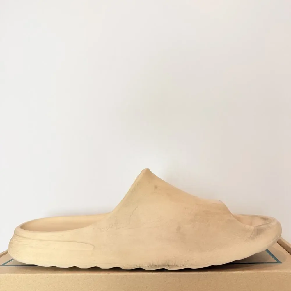 Adidas Yeezy Slide Pure Ochre Mens Size 9.5 Sandal Slip On Bone Beige Tan Foam